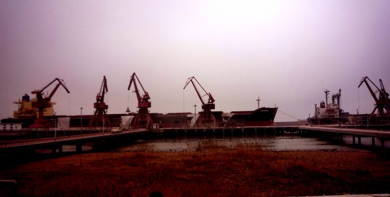 碼頭夜間作業(yè)鳥瞰圖